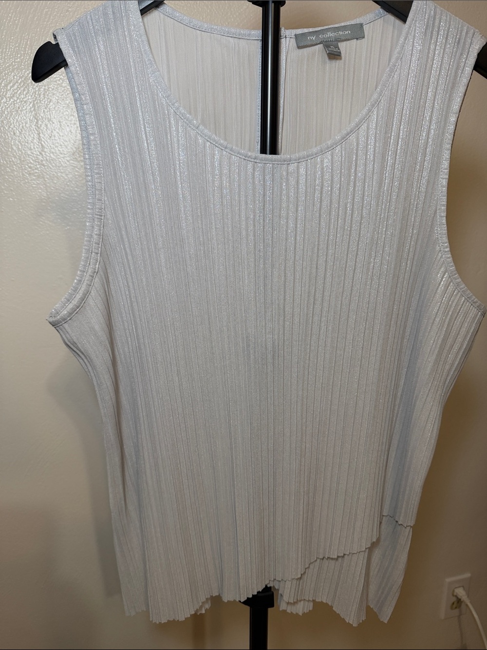 NY Collection Silver Ribbed Pleated Tank Top / Shell